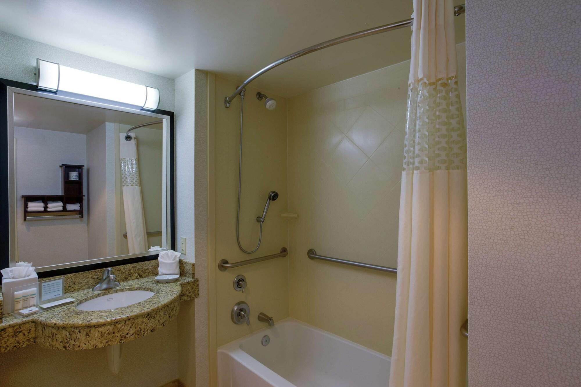 Hampton Inn By Hilton Garden City Long Island Exterior foto