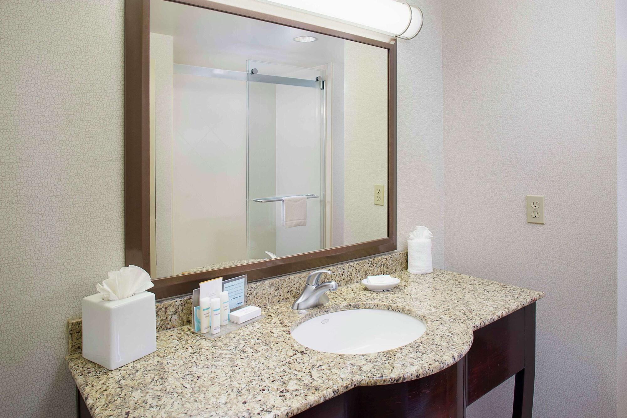 Hampton Inn By Hilton Garden City Long Island Exterior foto