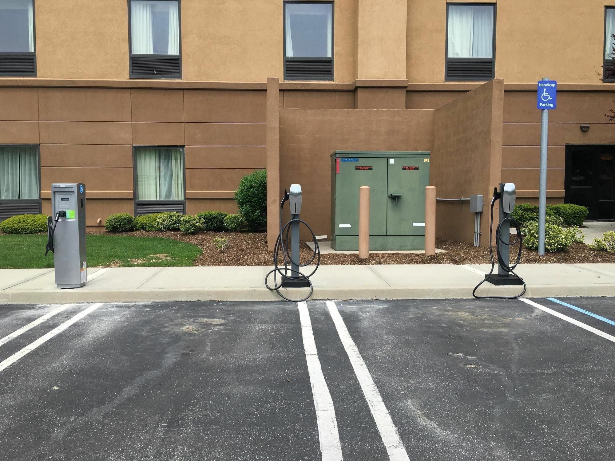 Hampton Inn By Hilton Garden City Long Island Exterior foto